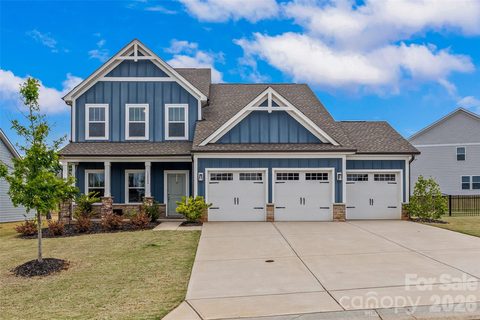 12000 Sam Snead Court active home in Edgewater, Lancaster, SC