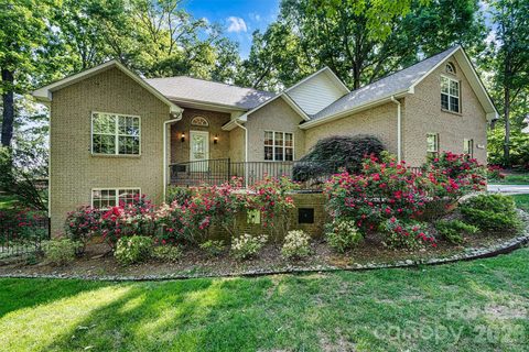 7538 Golf Course Drive pending home in Westport, Denver, NC