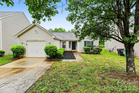 5132 Deerton Road pending home in Edgefield, Charlotte, NC