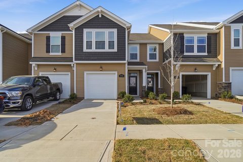 7013 Cerris Drive pending townhome in Cheyney, Charlotte, NC