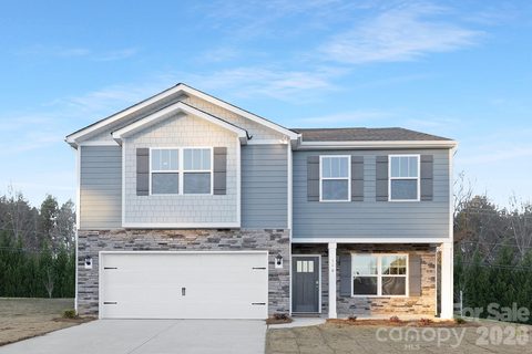 145 Ridgehaven Drive active home in Valleywood Farms, Waynesville, NC