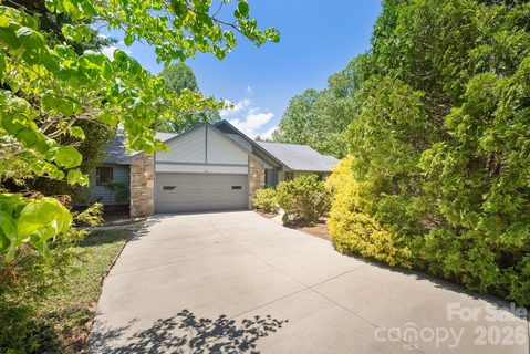 16 Zachary Ridge Road pending home in Village Of Country Creek, Asheville, NC