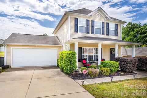 10809 Traders Court active home in The Farm At Riverpointe, Davidson, NC