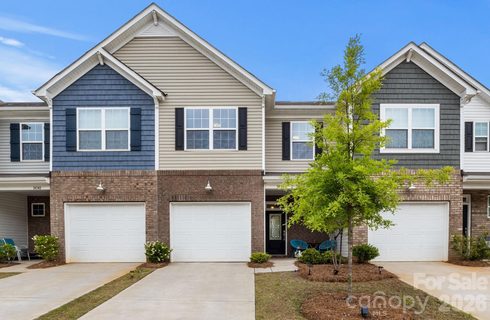 14136 Castle Nook Drive active home in Chateau, Charlotte, NC
