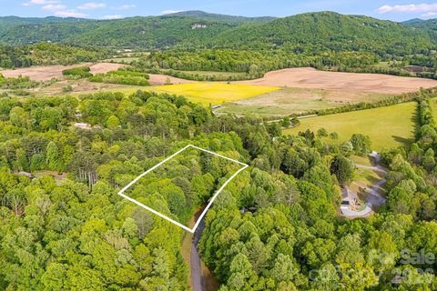 0000 Newcastle Road active lot in Chasewood, Brevard, NC
