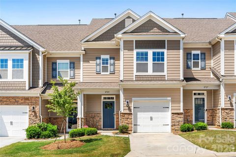 8723 Harris Lake Lane sold townhome in The Woods At Davis Lake, Charlotte, NC