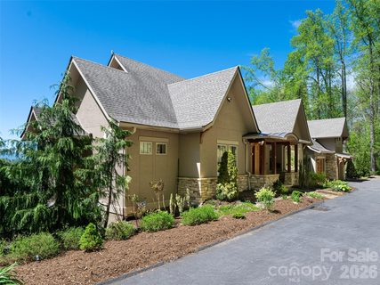 32 Timberwolf Court active home in Reynolds Mountain, Asheville, NC