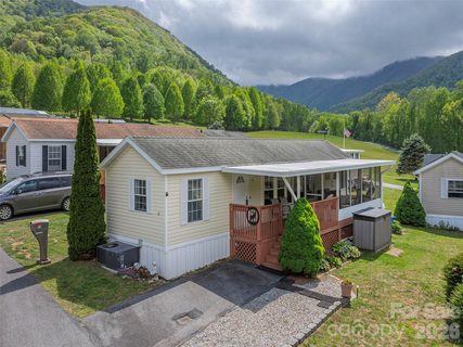 11 Valentine Drive active home in Prescott Park, Maggie Valley, NC