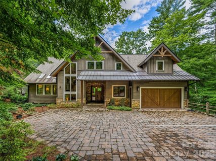 64 Bee Tree Way active home in Lake Toxaway Estates, Lake Toxaway, NC
