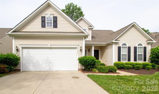 2172 Southridge Drive pending home in South Point Ridge, Belmont, NC