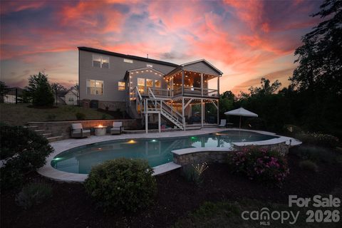2862 Creekview Drive