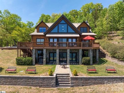 A home in White Oak Mountain