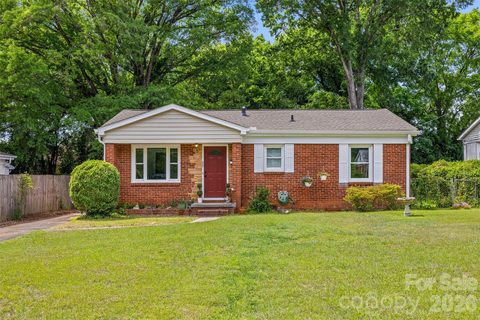 2242 Markham Court sold home in Markham Village, Charlotte, NC