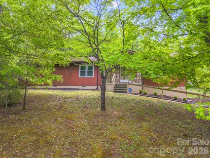 11 Deer Run Drive pending home in Deer Run, Asheville, NC