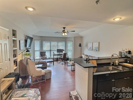 513 N Graham Street pending home in Fourth Ward, Charlotte, NC