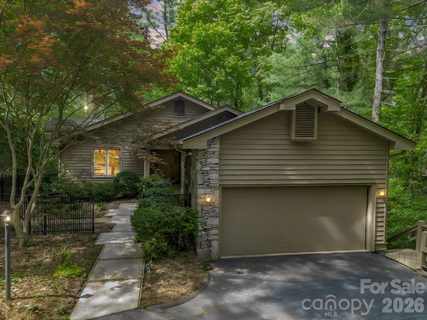 118 Timber Creek Road pending home in Timber Creek, Hendersonville, NC