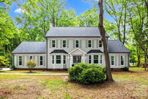 5318 Apple Blossom Court pending home in Farmwood, Mint Hill, NC