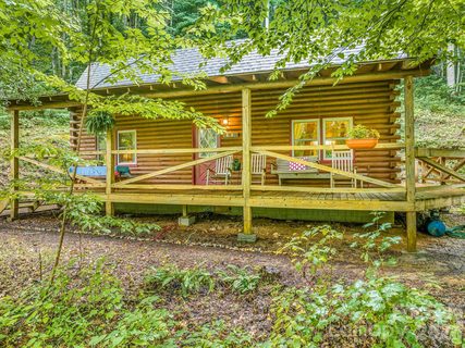 51 Spruce Street active home in Wild Acres, Maggie Valley, NC