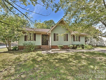 7422 Bradgate Road pending home in Yorkwood, Charlotte, NC