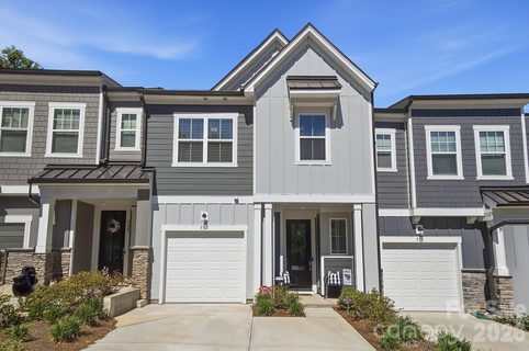 537 Madison Falls Court active townhome in Ashburn, Fort Mill, SC