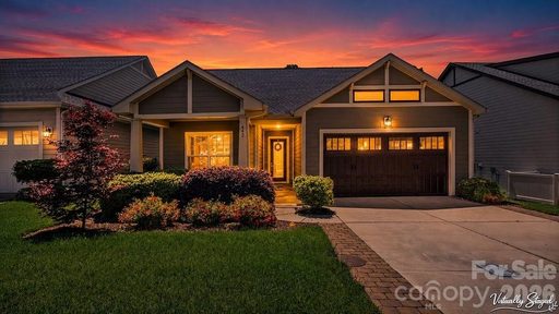 442 Granite Lake Court active home in Trilogy Lake Norman, Denver, NC