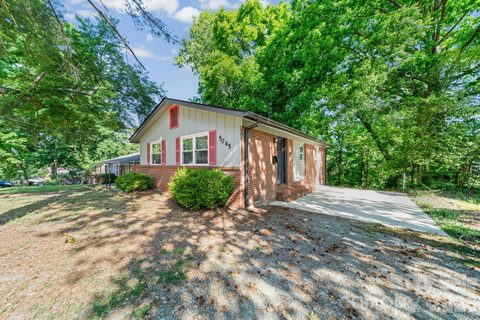 5045 Curtiswood Drive active home in Bingham Park, Charlotte, NC