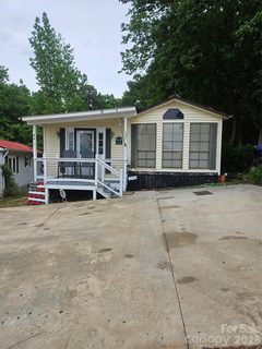 157 Dogwood Circle active home in Badin Shores Resort, New London, NC