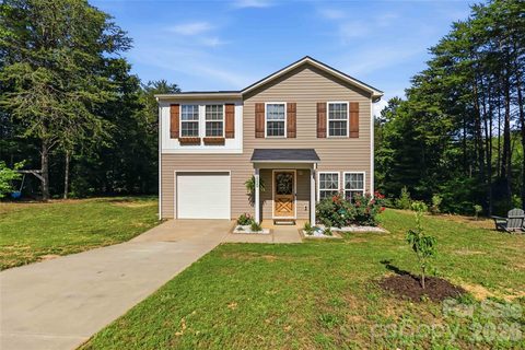 2220 Pinnacle View Drive active home in Pinnacles At Unity Grove, Kings Mountain, NC