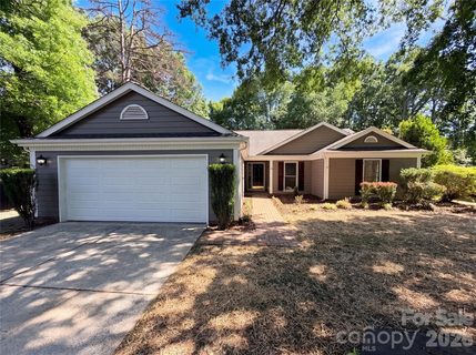 13622 Tynecastle Lane pending home in The Heathers, Matthews, NC