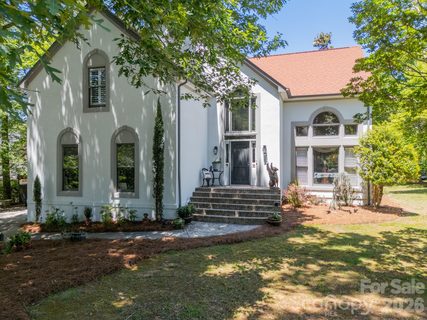 Seven Coves, Tega Cay