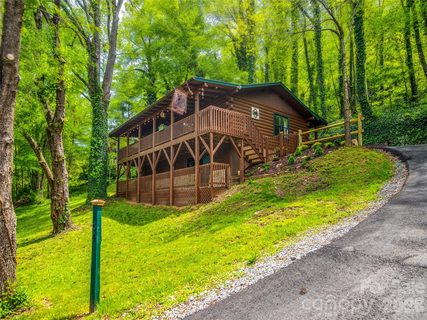 154 Cedarwood Drive active home in Cedarwood, Waynesville, NC