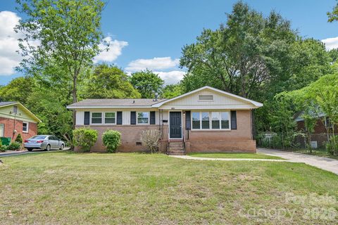 3935 Crestridge Drive active home in Rollingwood, Charlotte, NC