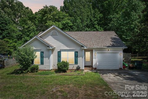 13221 Crooked Pine Court active home in Woodland Farm, Charlotte, NC