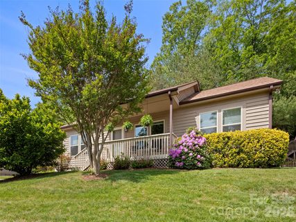 1 Hedgerose Court active townhome in Hawthorne, Asheville, NC