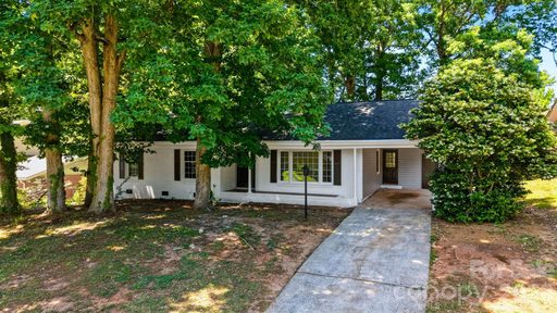 1409 Woodberry Road active home in Fox Run, Charlotte, NC
