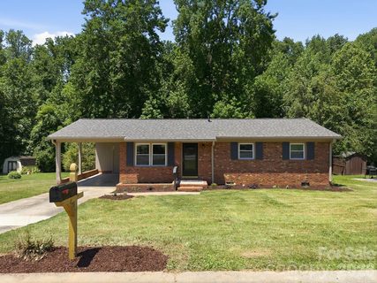 413 E Mclelland Avenue active home in Kings Forest, Mooresville, NC