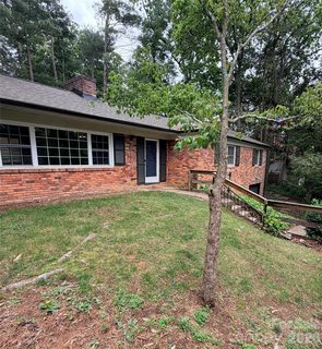 24 Warwick Place pending home in Grove Park, Asheville, NC