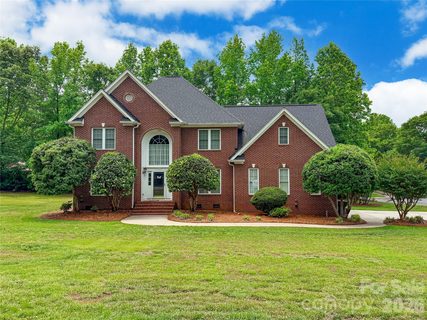 1782 Farrow Drive active home in Meadow Lakes II, Rock Hill, SC