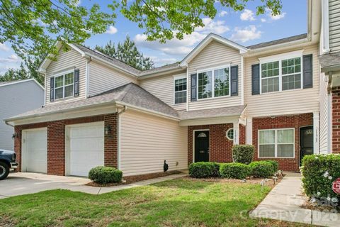11961 Stratfield Place Circle pending townhome in Carolina Crossing, Pineville, NC