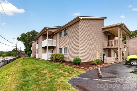 140 Lake Concord Road pending condo in Candlewood Square, Concord, NC