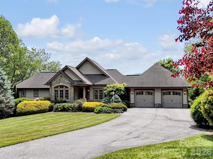 149 Cardinal Lane active home in Laurel Ridge Country Club, Waynesville, NC