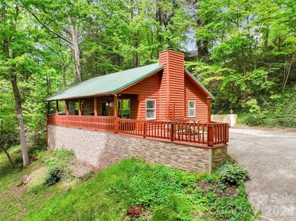 107 Pretty View Lane active home in Poplar Grove Estates, Waynesville, NC