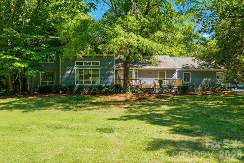 1775 Apple Tree Lane active home in Olde Williamsburg, Fort Mill, SC