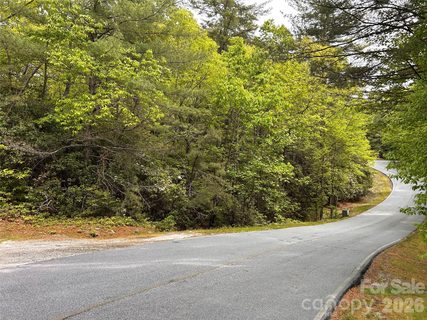 1054 Hawk Mountain Road active home in Lake Toxaway Estates, Lake Toxaway, NC