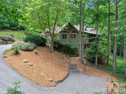 71 Chestnut Hill Road active home in Swiss Pine Lake, Spruce Pine, NC