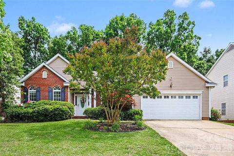 10312 Fairbourne Court active home in The Villages Of Leacroft, Charlotte, NC