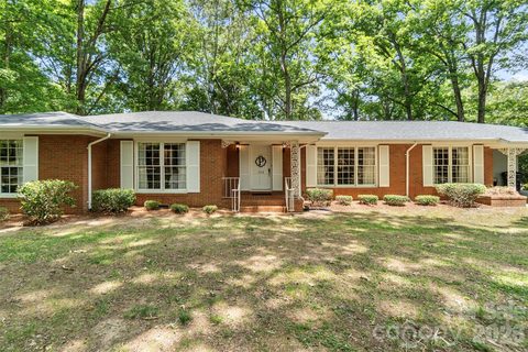 122 Forest Hills Drive pending home in Forest Hills, Monroe, NC