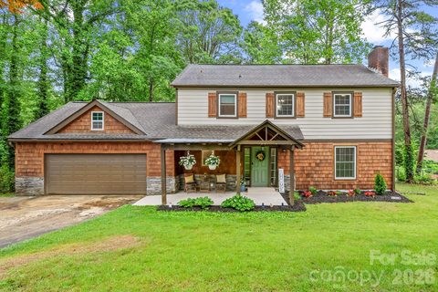 4 Beechwood Lakes Drive active home in Beechwood Lakes, Hendersonville, NC