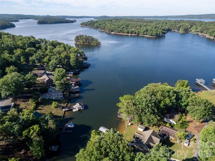 Homes in Dixie Shores, New London