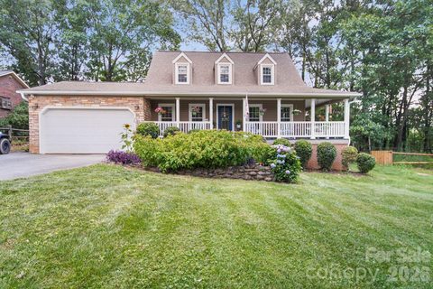 7813 Red Robin Trail sold home in Lakehaven Estates, Denver, NC